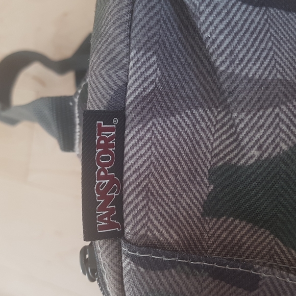 2/20$ Jansport waisted fanny pack - Picture 7 of 8